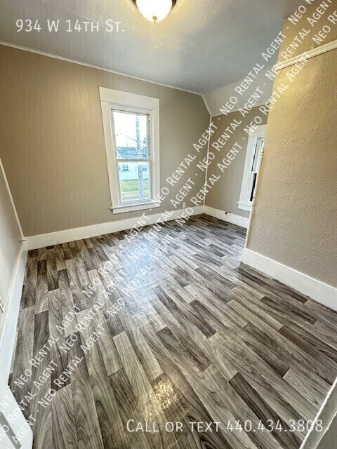 Building Photo - 934 W 14th St