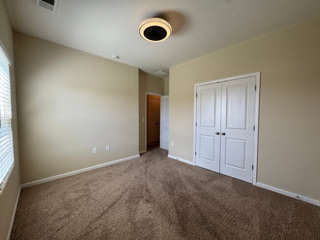 Building Photo - 123 John Davis Dr