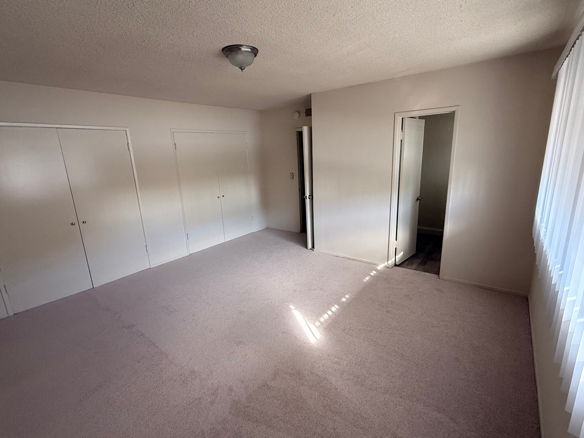 Master Bedroom - 1148 W Huntington Dr