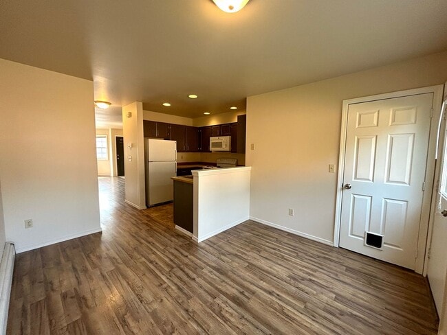 Building Photo - 2 Bedroom Condo with Washer/Dryer in Home