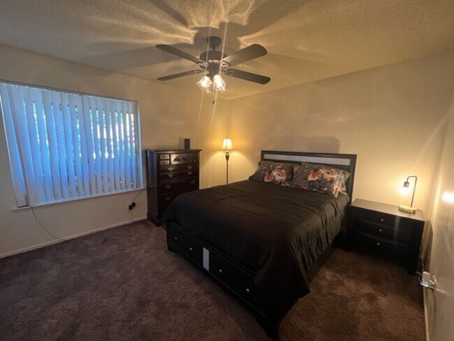 Building Photo - Fully Furnished One Bedroom In Gated Commu...