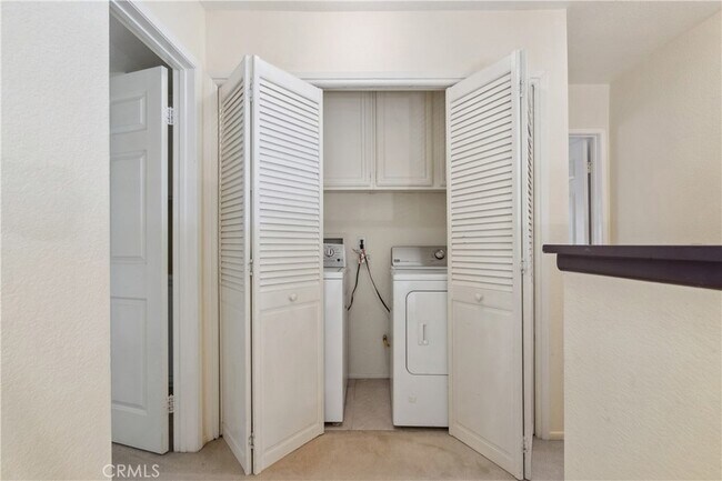 Building Photo - 2655 Victoria Park Dr