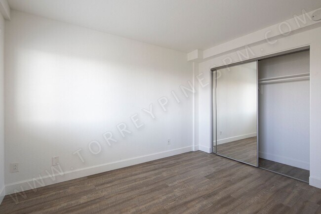 Building Photo - 2 Br in a Beautiful Bird Rock Location wit...