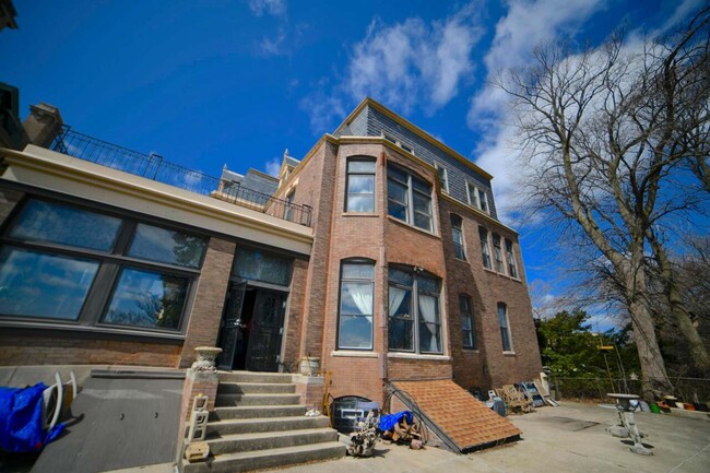 Primary Photo - 2236 N Terrace Ave