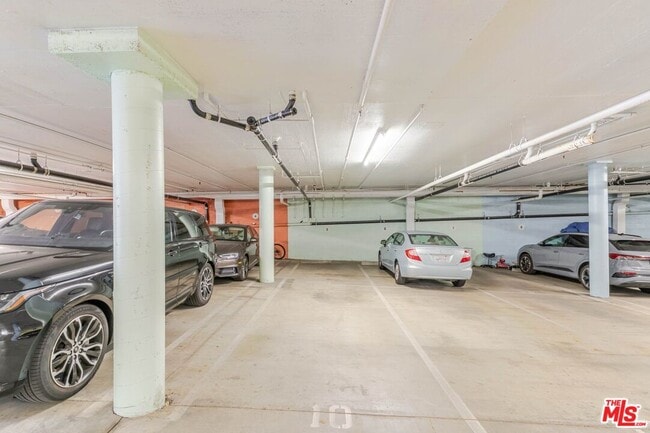 Building Photo - 5820 Yolanda Ave