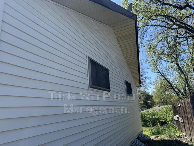 Building Photo - 7101 Brackleigh Dr