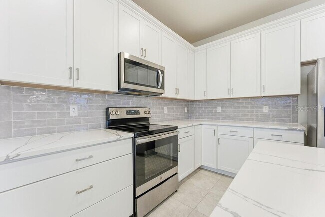 Building Photo - 14037 Kauai Dr