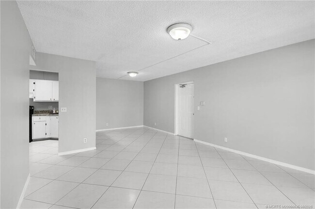 Building Photo - 1008 Green Pine Blvd