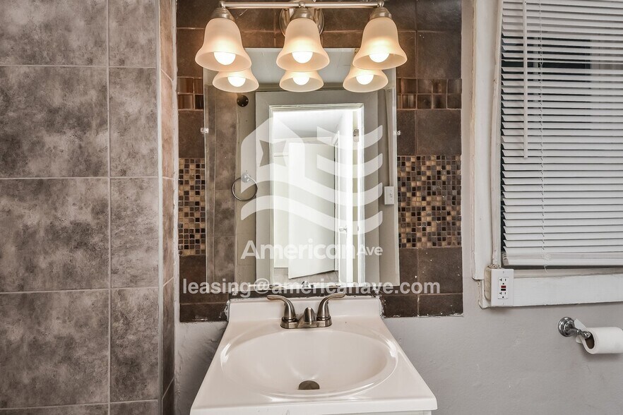 Building Photo - 305 Virginia Ave