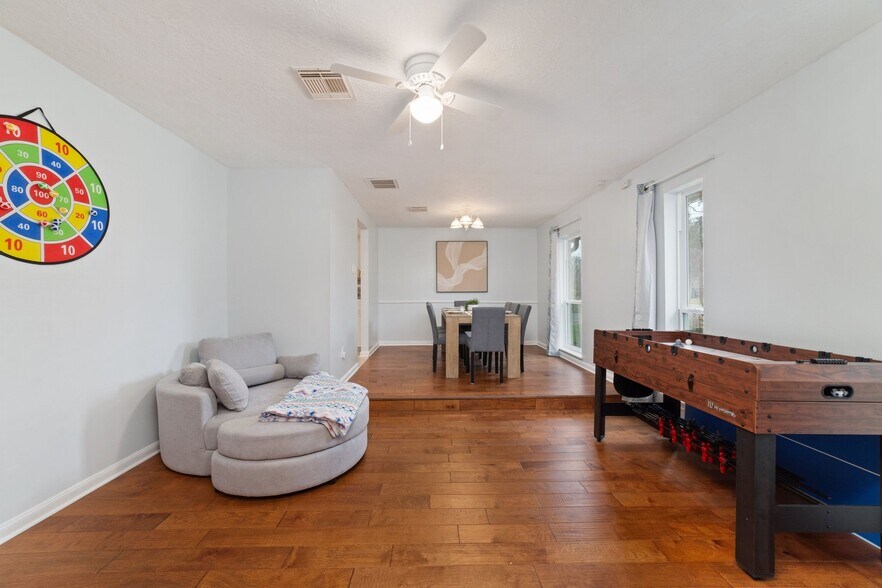 Building Photo - 17403 Mossforest Dr