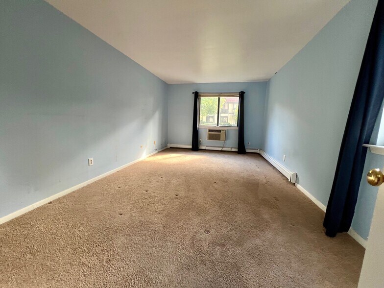 Primary bedroom - 6 Loudon Dr