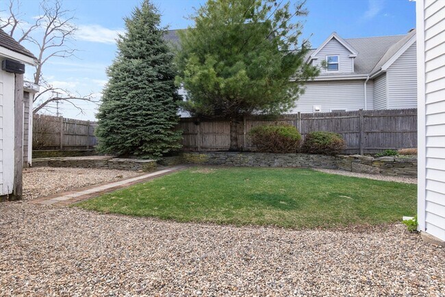 Building Photo - 142 Elliott St