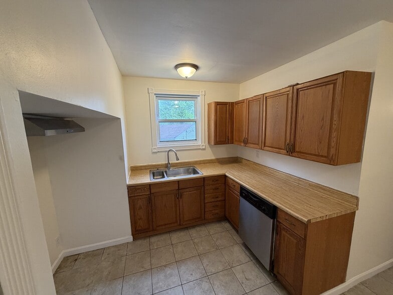 Building Photo - 3209 Dix Ave