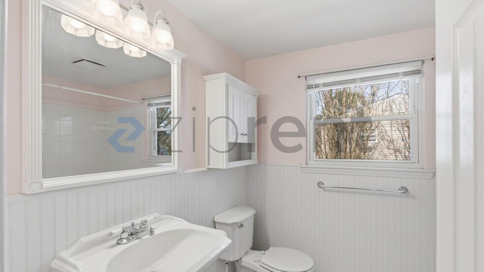 Building Photo - 324 Busher Rd