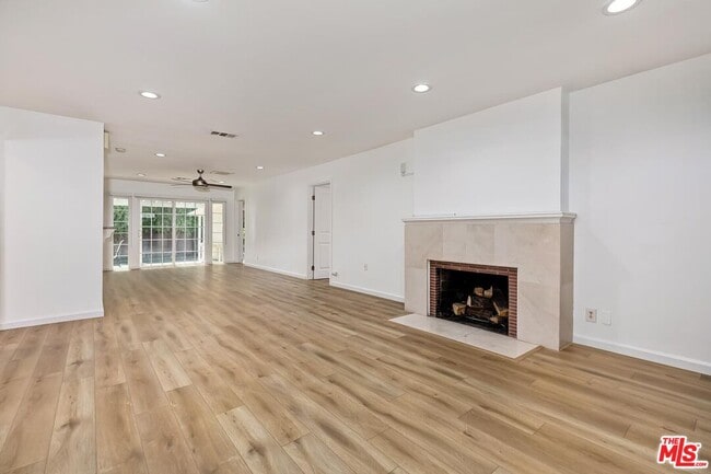 Building Photo - 12120 Aneta St