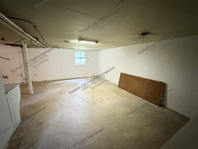 Building Photo - 1202 Garden Cir