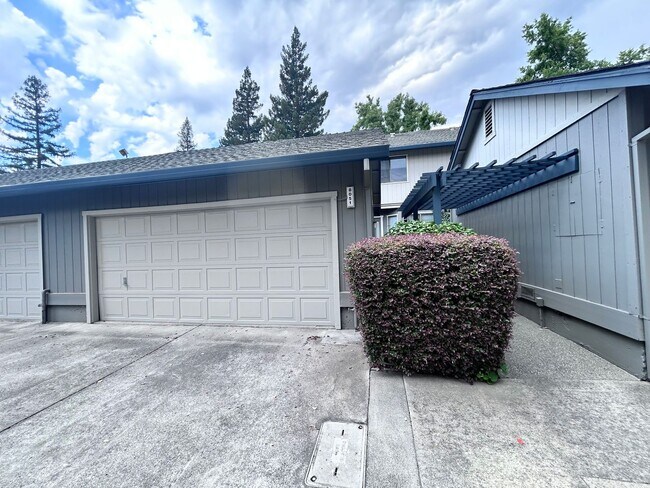 Building Photo - Two Bedroom 2.5 Bathroom Condo in Citrus H...