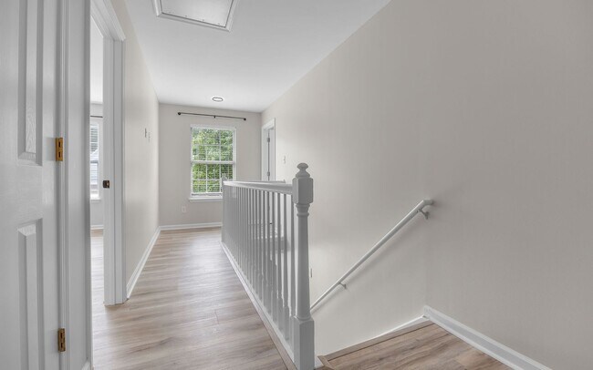 Building Photo - READY NOW!! 4-Bedroom Home w/Attached Garage! Pet Friendly - Fenced Backyard - MUST SEE!