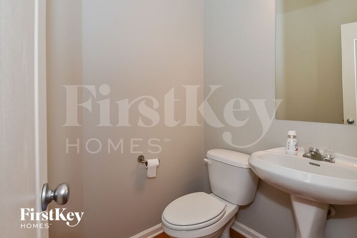 Building Photo - 8145 Willowbank Way