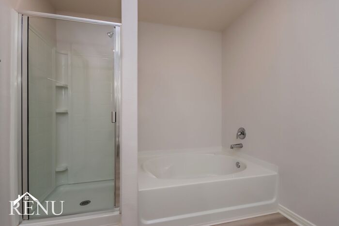 Building Photo - 10478 Sweetwater Creek Dr