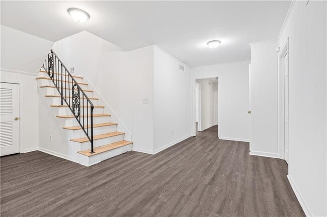 Building Photo - 2713 Briarlake Rd NE