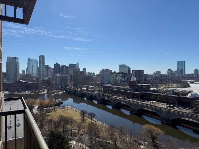 Building Photo - 10 Museum Way