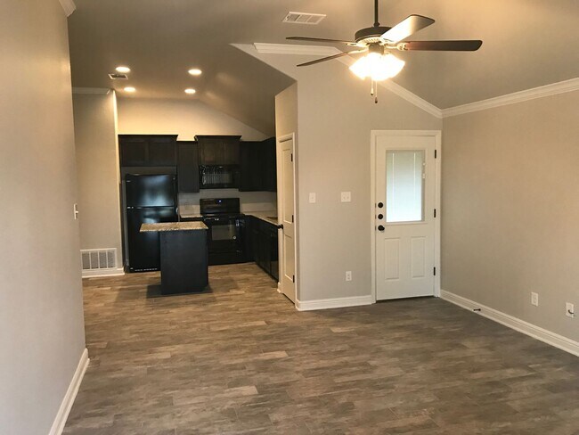 Building Photo - Charming 2 Bed / 2 Bath Duplex in Trimmier...