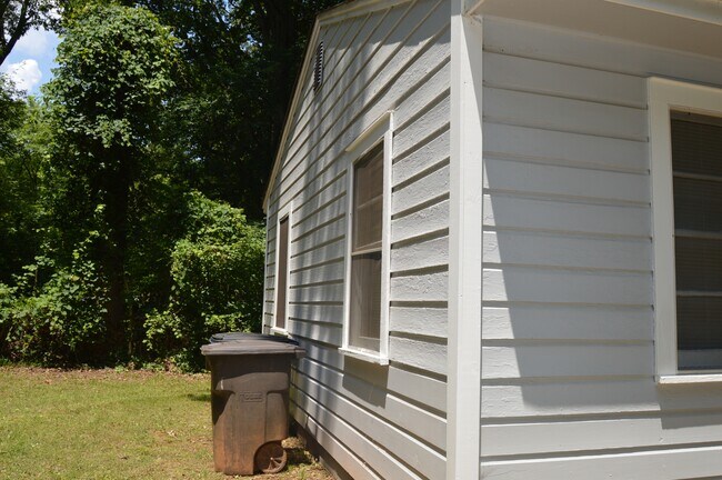 Building Photo - 516 Elam Ave