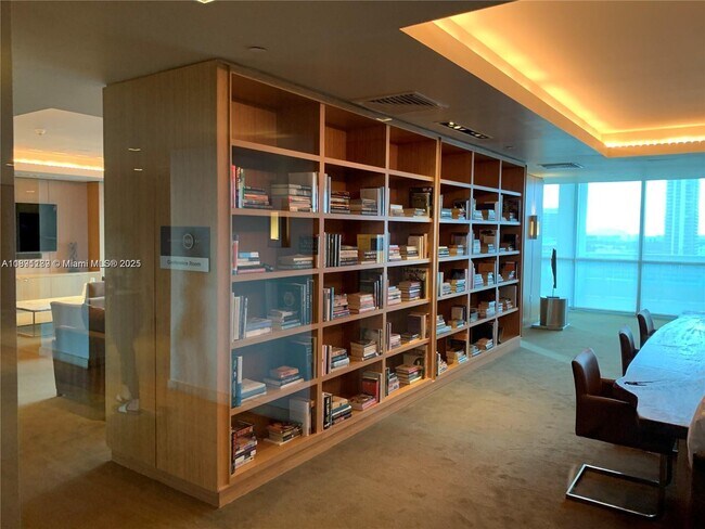 Building Photo - 900 Biscayne Blvd