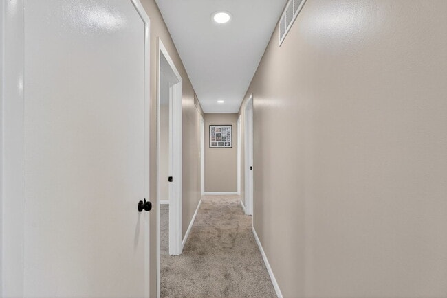 Building Photo - 2091 IL-102