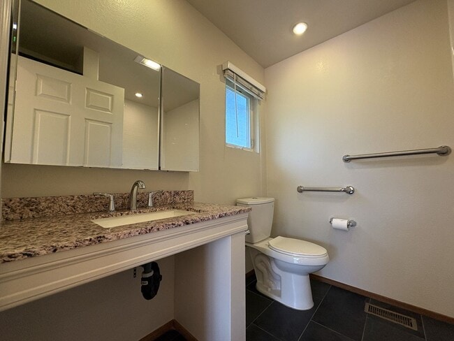 Building Photo - Charming Palo Alto Home with Beautiful Lan...