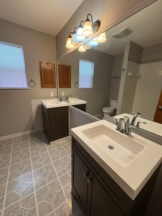 Building Photo - Beautiful Home in College Park!