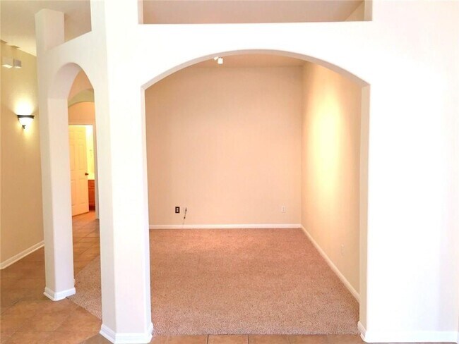 Building Photo - 812 Bent Wood Pl