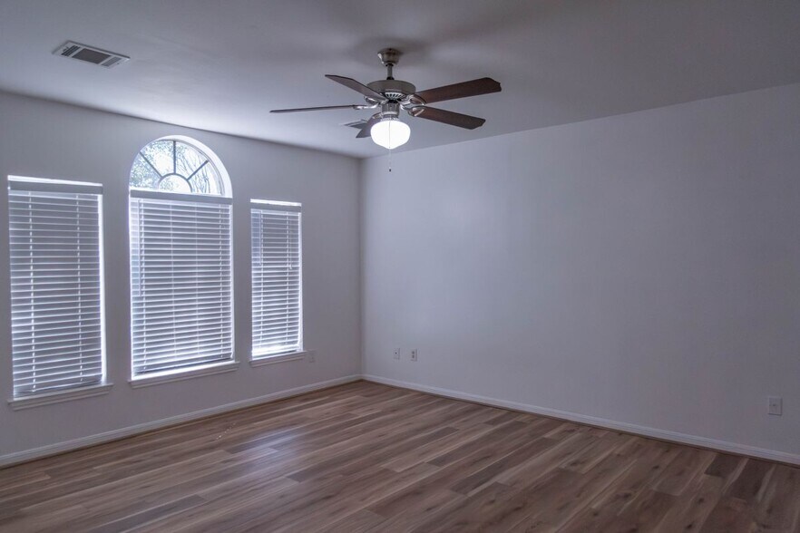 Building Photo - 2309 Loquat Ln