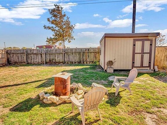 Building Photo - 140 Amber Ln