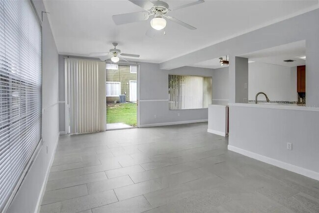 Building Photo - 603 Coconut Palm Way