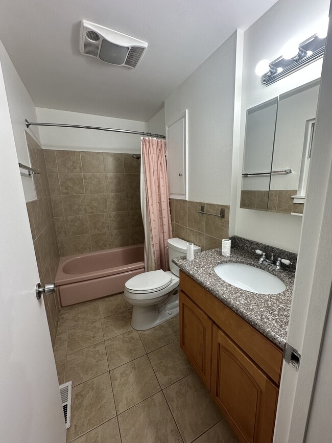 upstairs bathroom - 8522 Mary Ave NW