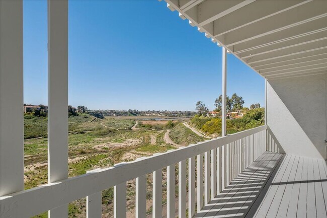 Building Photo - 745 Domingo Dr