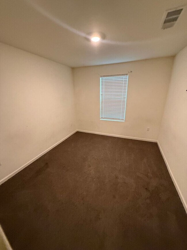 Building Photo - Beautiful 4BD/3BA Single-Family Home Solar, Battery Backup & Move-In Ready