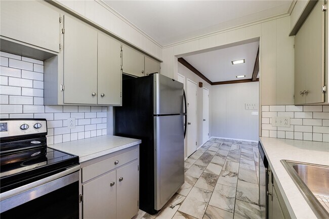 Building Photo - 91 Merriman St