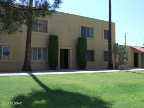 Building Photo - 810 S Kolb Rd