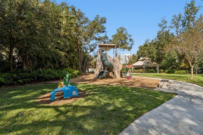 Building Photo - 1685 Laurel St