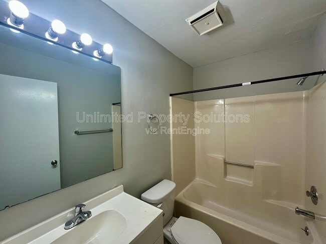 Building Photo - 205 Sunn Aire Ct