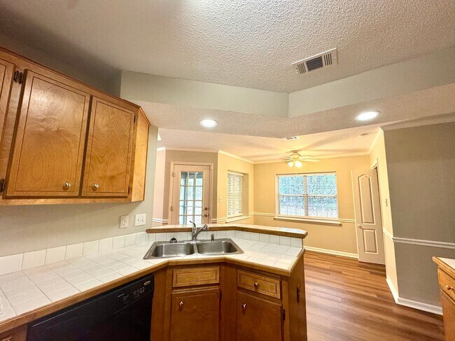 Building Photo - Your Private Retreat 3 Bedroom 2 Bath RentalAwaits!