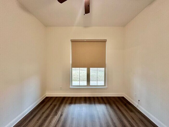 Building Photo - Stunning 3/2/2 on the Outskirts of Lindale!