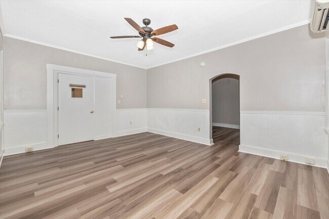 Building Photo - 4 S Westside Ave