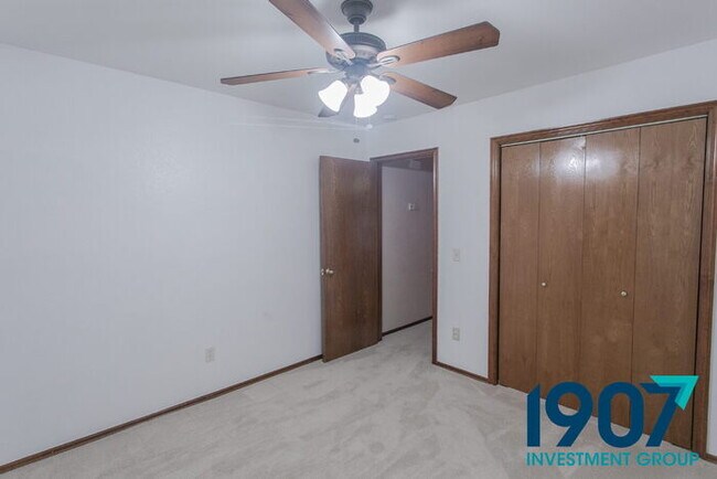 Building Photo - Three-Bedroom Home in Moore Schools