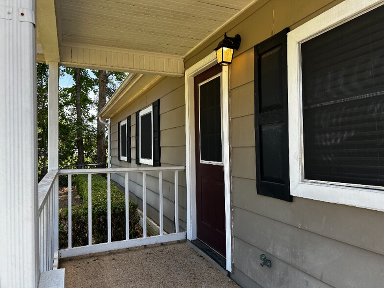 Building Photo - 105 Cardinal St