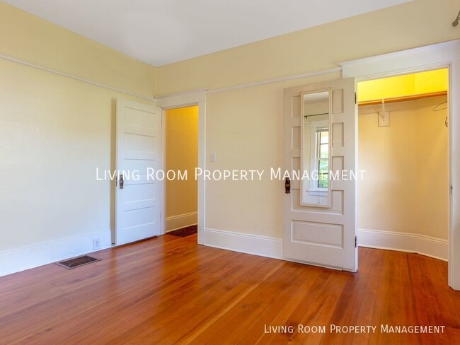 Building Photo - Craftsman Bungalow w/ Large Front Porch an...