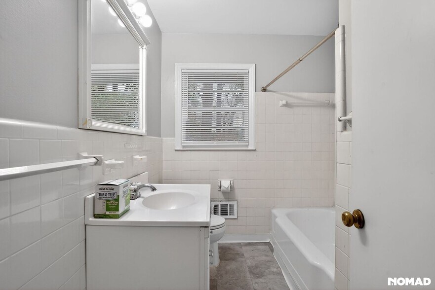 Building Photo - 2644 Pineland Ave